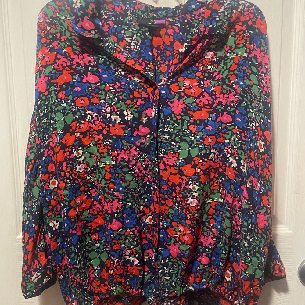 LYS Women's Vibrant Floral Blouse 1XL Button Up Pattern Collar Tie Front Detail